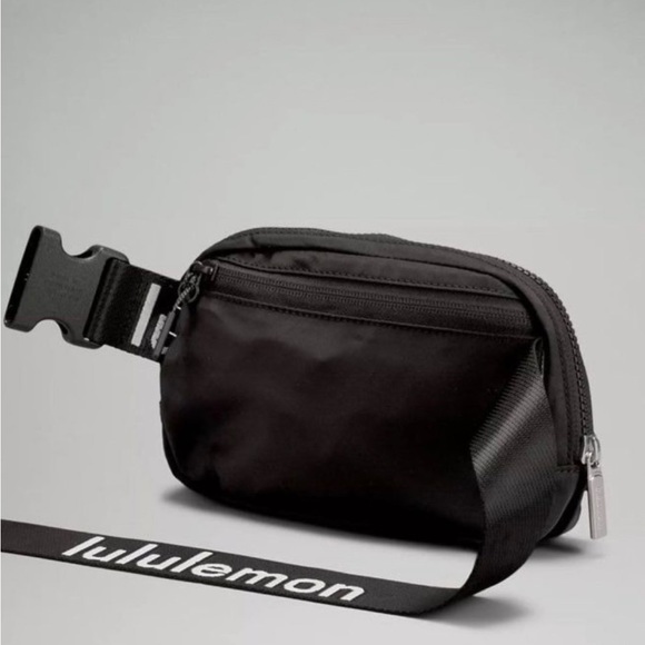 Lululemon Everywhere Belt Bag - Picture 3 of 6